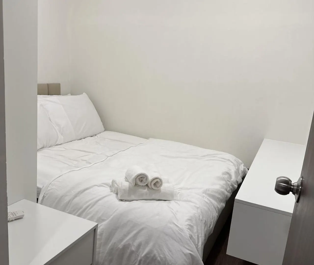 New Luxury 2 Bedroom Saigon Royal Condo 4 Pax , Near District 1,Vietnam Ap13 Ho Chi Minh City