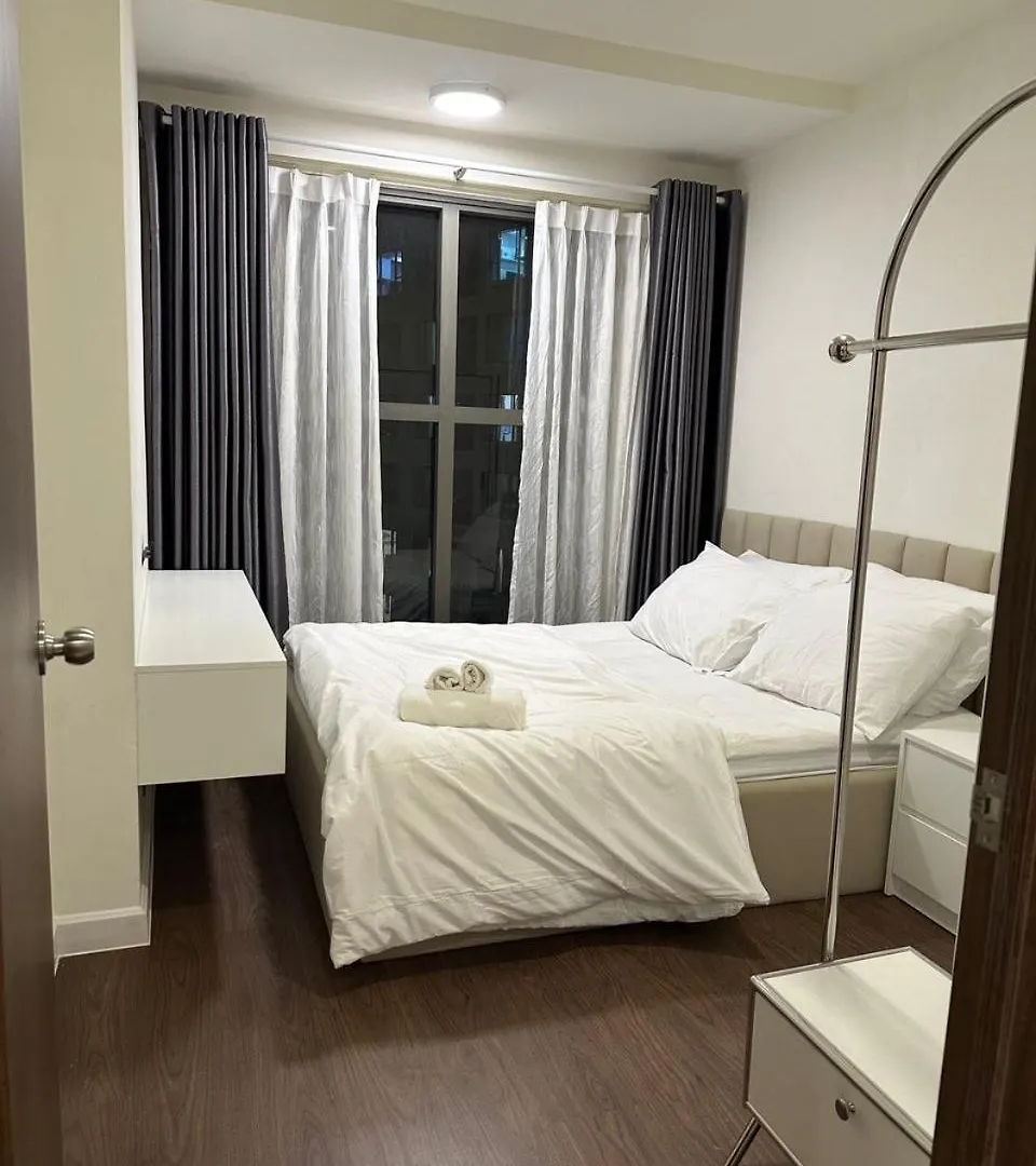 New Luxury 2 Bedroom Saigon Royal Condo 4 Pax , Near District 1,Vietnam Ap13 Ho Chi Minh City Apartment