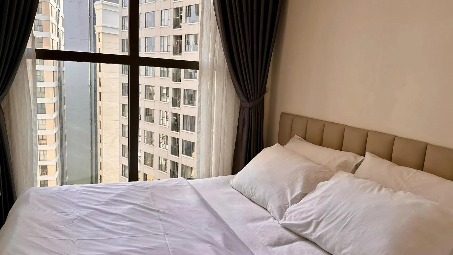 Apartment New Luxury 2 Bedroom Saigon Royal Condo 4 Pax , Near District 1,Vietnam Ap13 Ho Chi Minh City