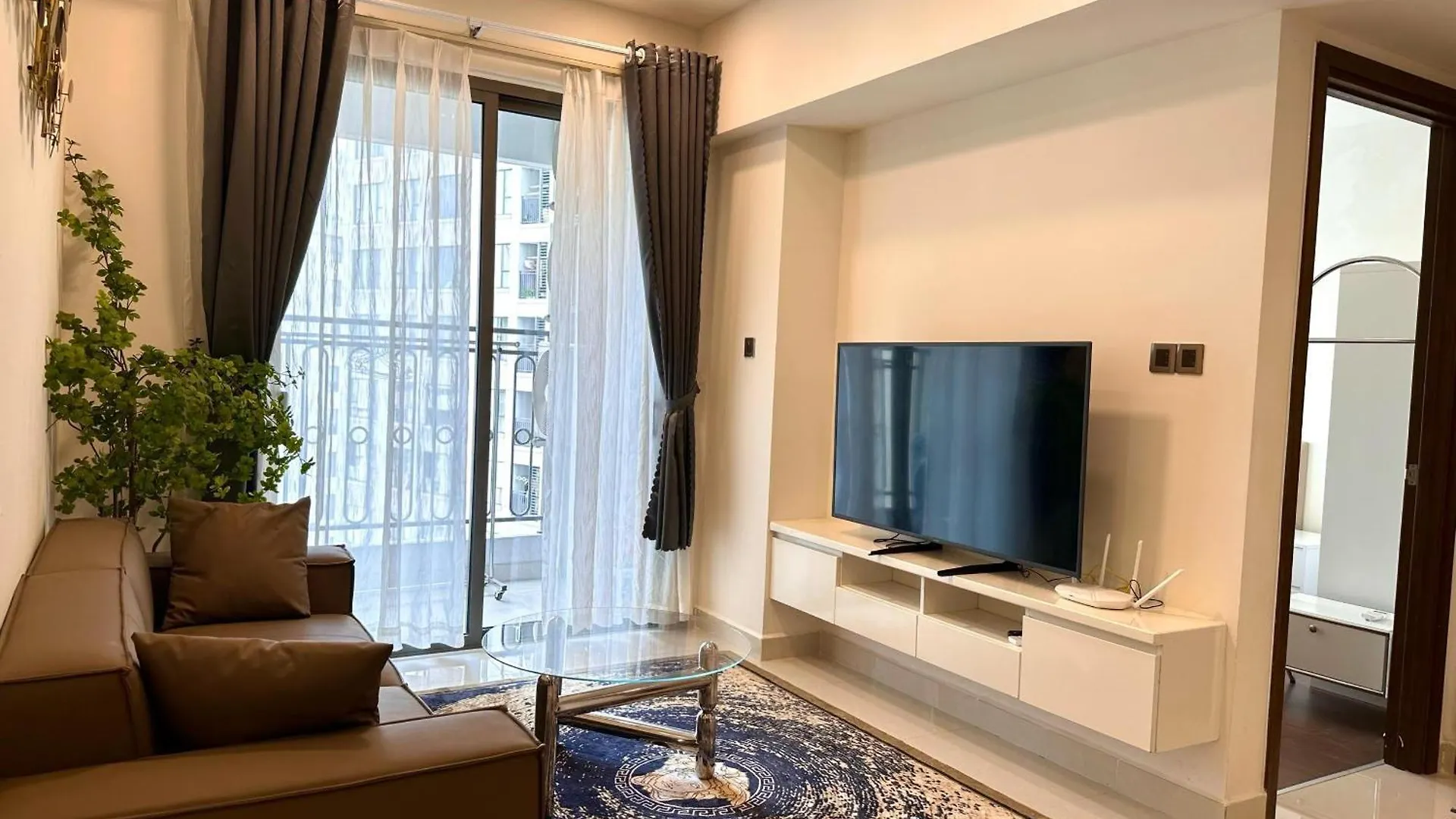 New Luxury 2 Bedroom Saigon Royal Condo 4 Pax , Near District 1,Vietnam Ap13 Ho Chi Minh City