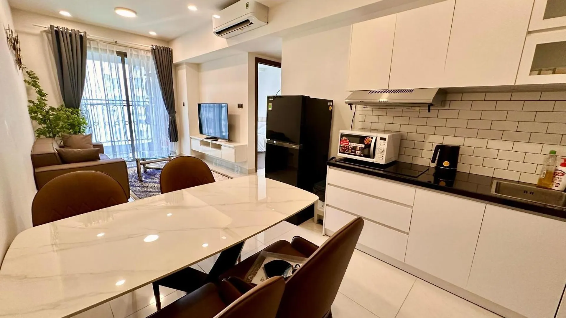 New Luxury 2 Bedroom Saigon Royal Condo 4 Pax , Near District 1,Vietnam Ap13 Ho Chi Minh-stad 0*,  Vietnam
